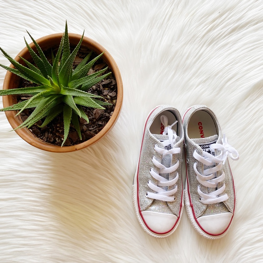 - SOLD - Converse Glitter Low Top Sneakers